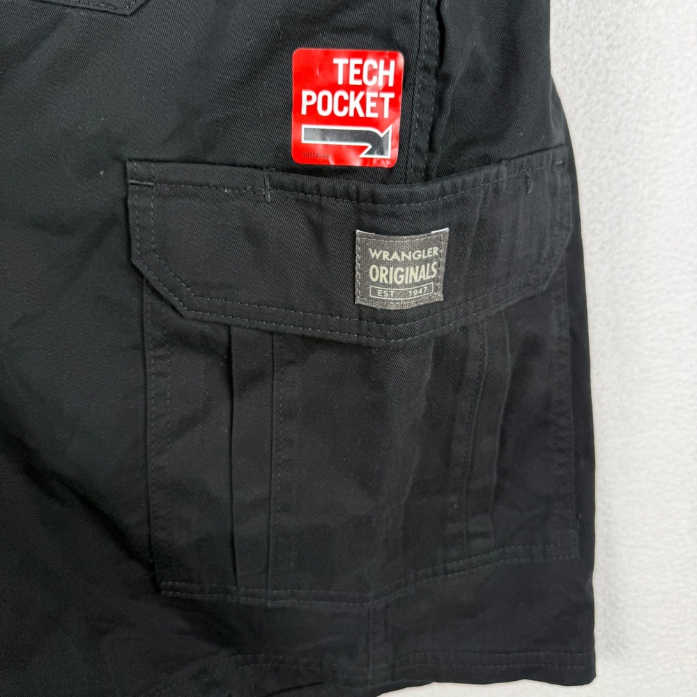 NWT Wrangler Cargo Shorts Mens 40 Black Loose Fit Premium Utility Workwear - Picture 5 of 9
